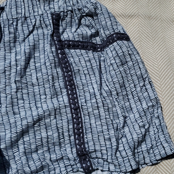 Falls Creek size large lightweight shorts - Picture 3 of 9